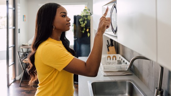 Nem, ez nem vicc: ez történik a zöldségek vitamintartalmával, amikor mikróba teszed őket