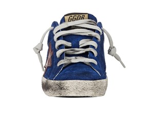 Nagyon hülye, és nagyon gazdag embereknek mesterségesen használt cipőket árul a luxusáruház