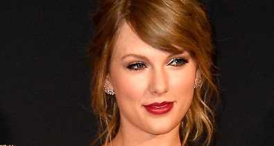 Taylor Swift haja vörös lett és annyira jól áll neki, mint még soha semmi!