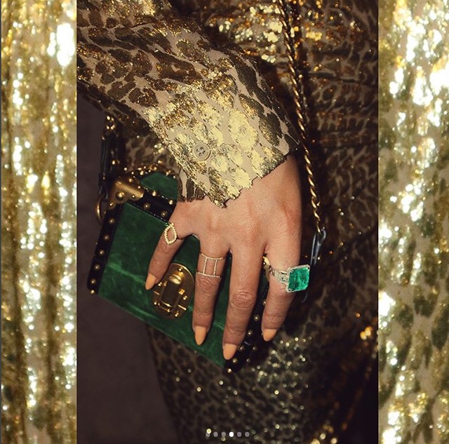 Beyoncé tetőtől talpig aranyba öltözött és egy igazi dög!