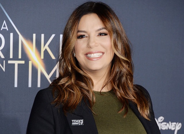 Eva Longoria egy Time´s Up kitűzővel