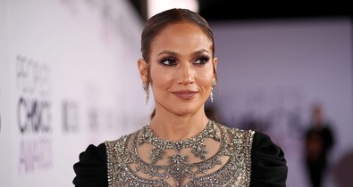 Jennifer Lopez meztelenruhában ragyog a mexikói Vogue fotóin