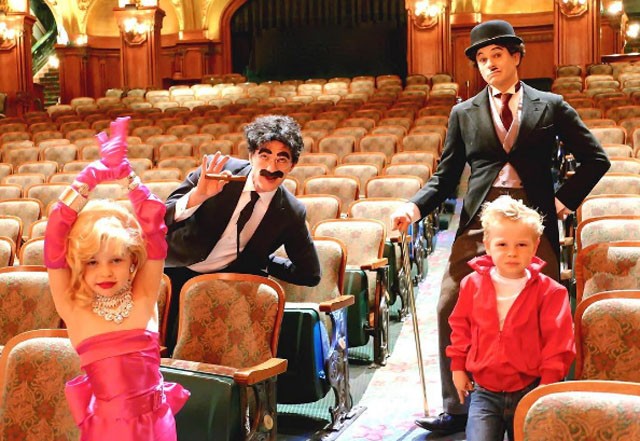 Neil Patrick Harris, férje és gyerekeik a régi hollywoodi időket idézték zseniálisan. Kitalálod, hogy melyik melyik?