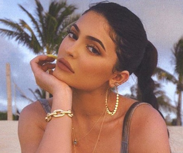 Kylie Jenner pénznek öltözött...igen, PÉNZNEK