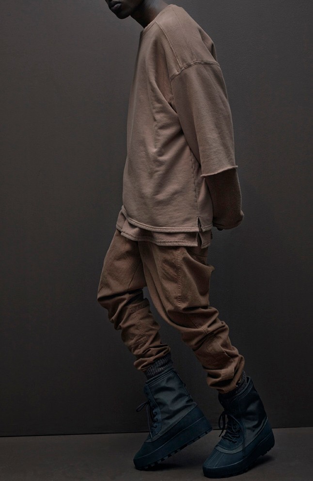 Szakadt harisnyák, szemét, fenékmutogatás és meztelenkedés Kanye West új kollekciójában