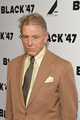 Edward Fox a Black ’47 című film gálavetítésén, Londonban, 2018. szeptember 26-án. Fia, Freddie Fox szereplőként tűnik fel az akciófilmben. Foxnak egyébként három gyermeke van, közülük kettő, Emma és Freddie szintén a színészi pályát választották.