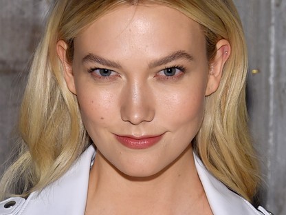 Te tudtad, hogy Karlie Kloss ezer éve kapcsolatban van? Most elárulta, miért titkolózott