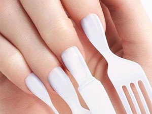 Napi bizarr: Teljesen haszontalan manikűr