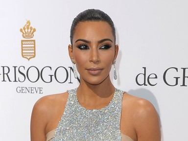 Kim Kardashian vakító szettben mutogatta magát
