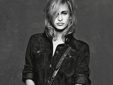 Kristen Stewart unott titkárnő a Chanel kampányban