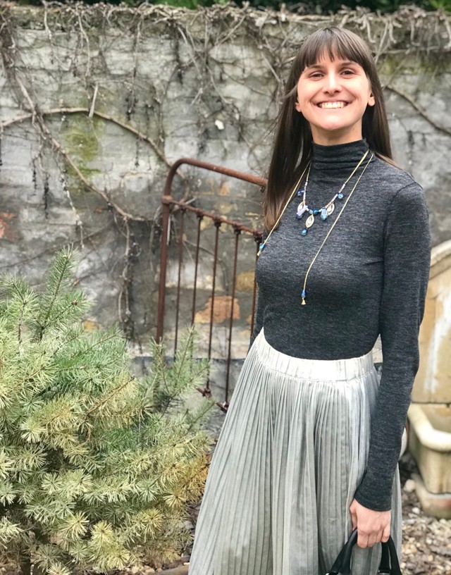 Szabó Nóra ma saját készítésű nyakláncot és kedvenc szoknyáját viseli!