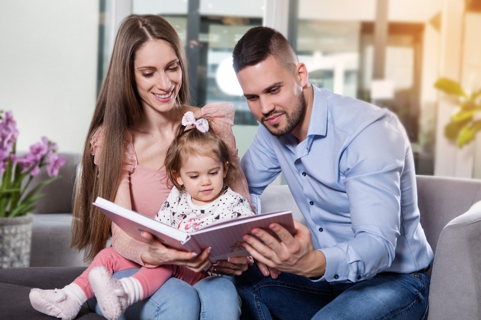 Az egész család élvezettel lapozgatja a meglepetés fotókönyvet @roxana_kovacs_  @zoltan.szabo_official 