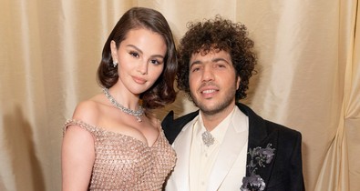 Selena Gomez második esküvői ruhájából egyszerre árad a meztelenség és a kifinomultság