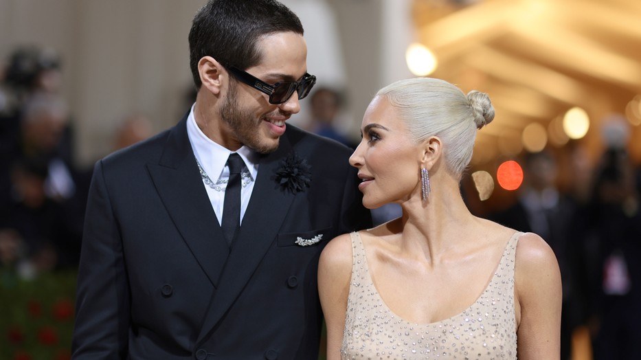 Pete Davidson valóban híres barátnői miatt vált szélesebb körben ismertté