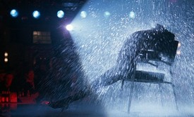 Az 1983-as Flashdance alapozott meg minden utána következő hollywoodi sztripjelenetnek. Jennifer Beals emlékezetes táncának zárlata rengeteg filmes, klipes meg mindenféle utalást erdeményezett, örökké emlékezetesen jelenet