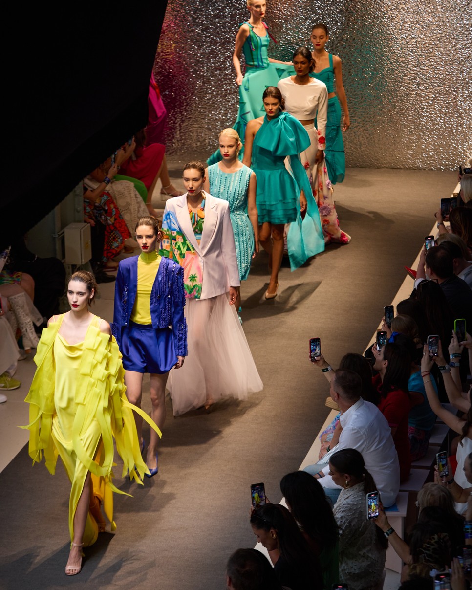 A kollekció sokszínűségét a mediterrán életérzésből merítette a tervező