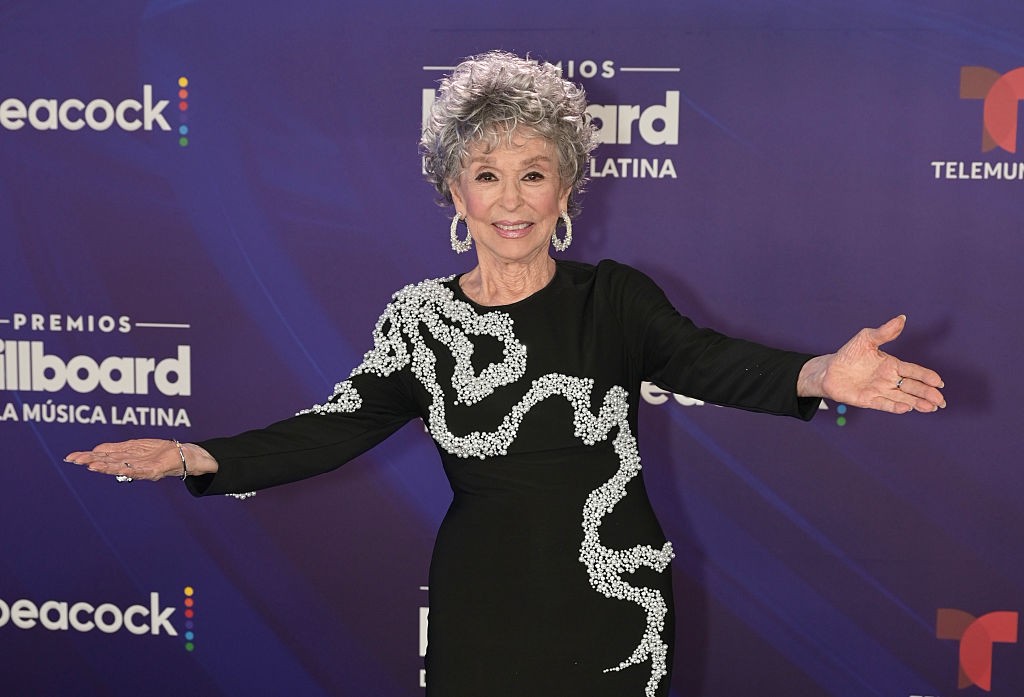 A 94 éves színésznő ma is aktív, az elmúlt években több filmben és sorozatban is szerepelt. Legutóbb a 2025-ös Billboard Latin Music Awards vörös szőnyegén vonult végig.