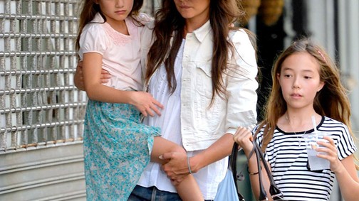 Suri fáradt, Katie Holmes rejtőzködik