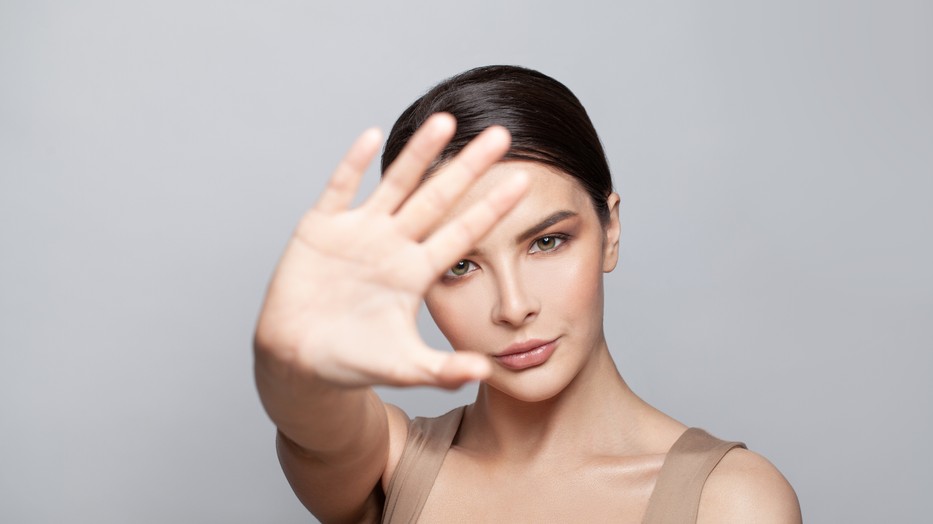 Az a termék kapja meg a „Mentes” pozicionáló és termékjelölő jelzőt, amely zömében természetes összetevőket tartalmaz