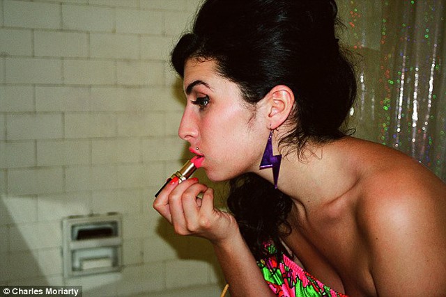 amy winehouse, fotók, képek, charles moriarty, kickstarter, könyv, fotóalbum
