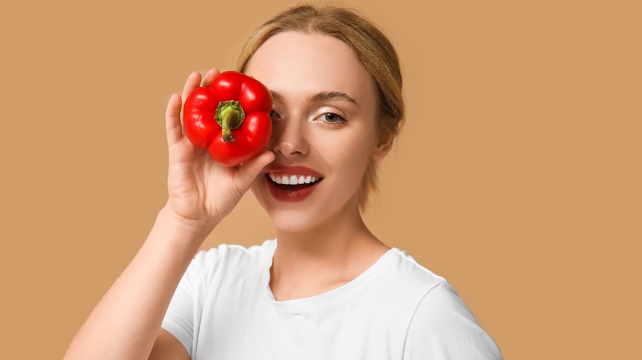 A piros kaliforniai paprika a legérettebb, ezért általában több C-vitamint, A-vitamint és antioxidánst tartalmaz, mint a zöld, sárga vagy narancssárga paprika