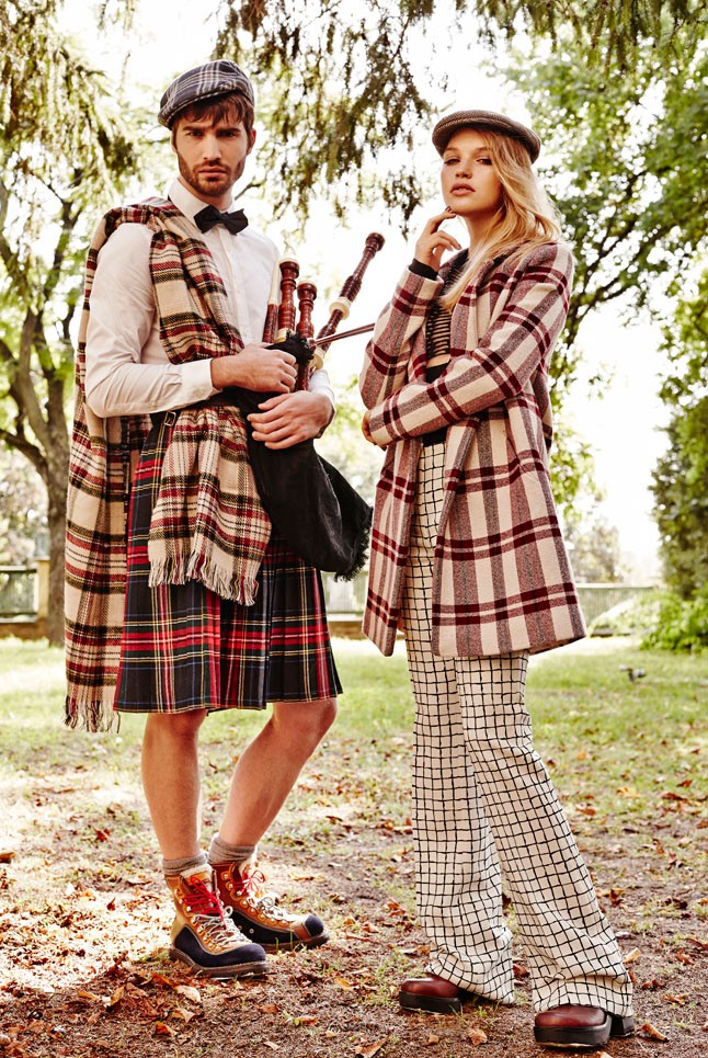 Keverd a kockát! Bátran keverheted egy mással a különböző színű és méretű kockákat egy összeállításon belül is. Az angolos eleganciáért toldd meg a szetted egy félrecsapott sapkával! Anna: Gyapjú kabát NANUSHKA 105 000 FtMintás pulóver ALEXANDER WANG x H&M 34 990 FtPamutnadrág ZARA 14 995 FtSildessapka SCHILLING KOLOS 14 900 FtBőrbakancs VAGABOND 30 990 FtMárk: Ing és csokornyakkendő H&M 8990 Ft, 5990 FtGyapjú kilt és sildes sapka 7800 Ft, 1800 FtZokni CALZEDONIA 1150 FtBőrbakancs DSQUARED2 - Heaven 159 900 FtSkót duda AFRO SOUND VILÁGZENE www.afrosound.hu