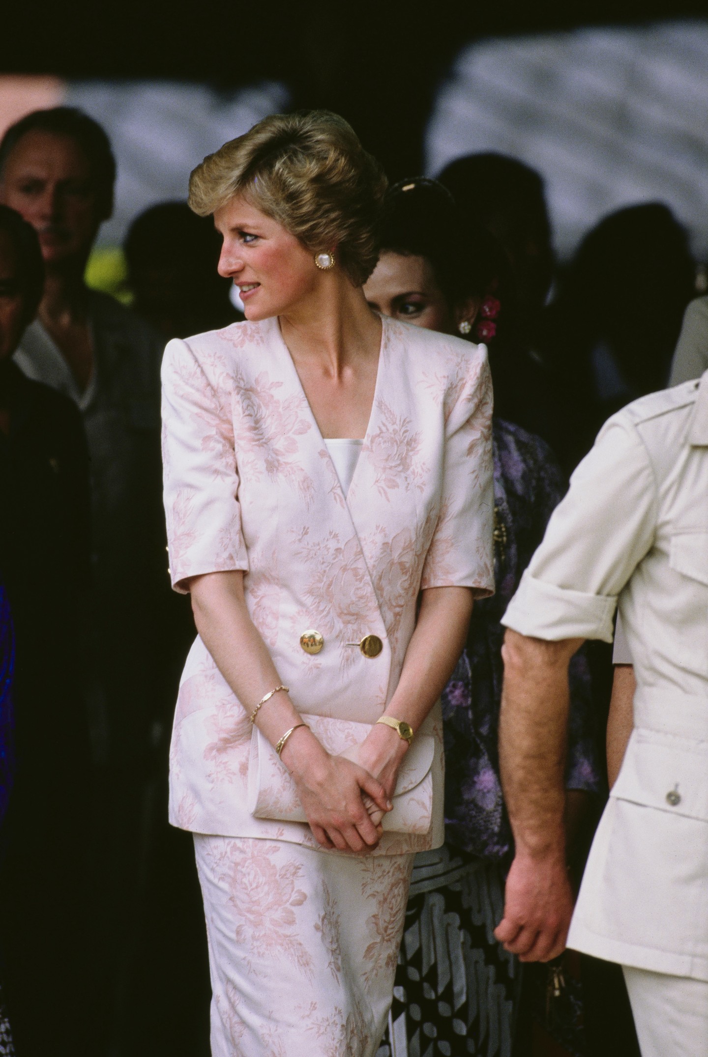 Diana hercegnő virágmintás ruhában 1989-ben Indonéziában