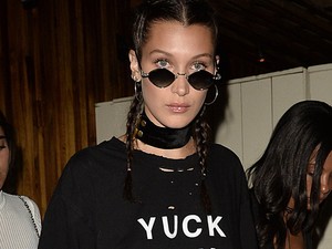 Új trend! Oversize póló és combközépig érő csizma