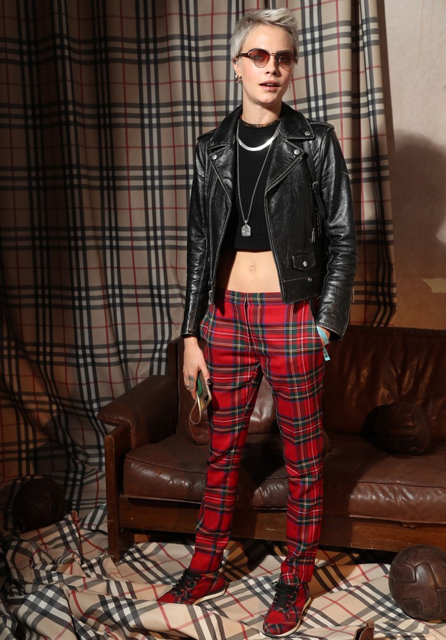 Cara Delevingne a Burberry show-ján