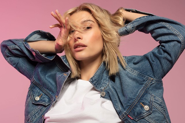 Hailey Bieber-rel ünnepli a Levi`s az 501-es napot