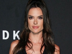 Egészen elképesztő, mennyire jól néz ki  a 38 éves Alessandra Ambrosio bikiniben