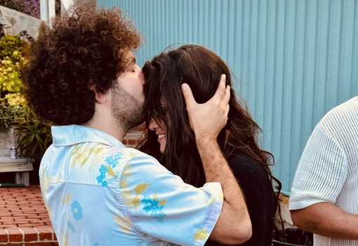 Elolvadunk: 10 fotó, amin Selena Gomez és vőlegénye, Benny Blanco őrülten szerelmesek egymásba