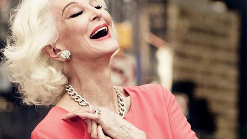 82 évesen is kampányarc a legendás szépség