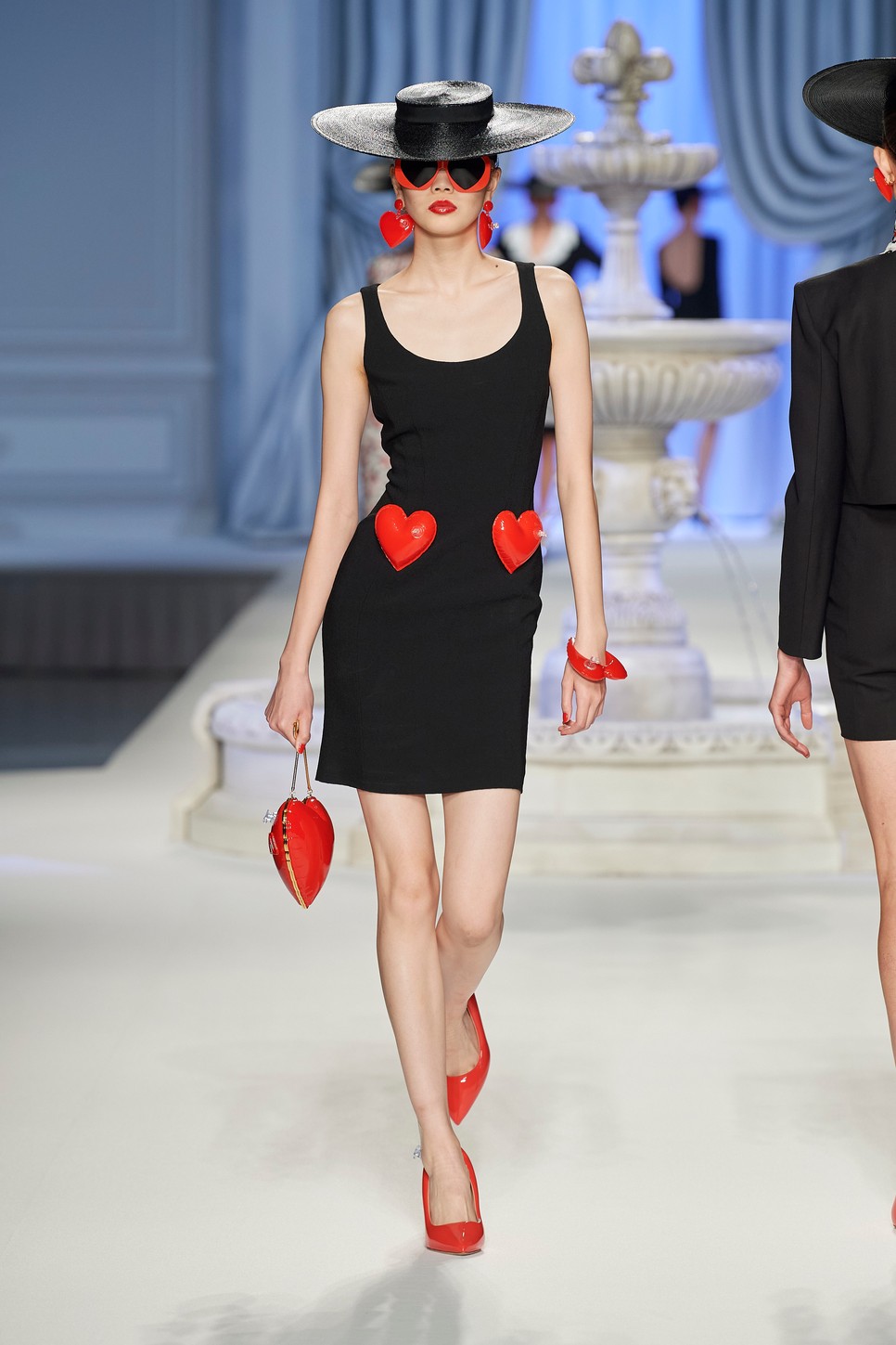 Moschino 2023 tavaszi/nyári kollekció