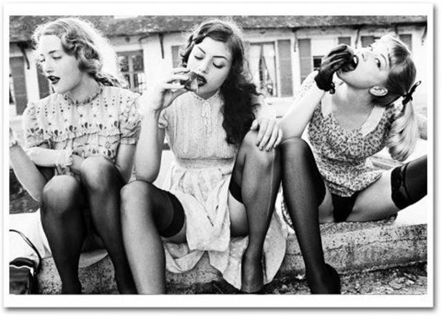 Ha húsvét, akkor édesség - összecsokizott mellek és csókolózás a legszexibb hírességek fotóin!