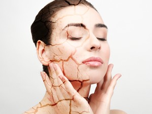 6 kemikália, amelyet érdemes elkerülnöd, ha érzékeny a bőröd