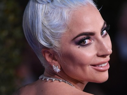 A lélegzeted is elakad Lady Gaga világoskék Golden Globe ruhájától