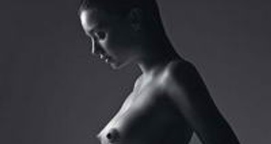 Terhesen is vetkőzik