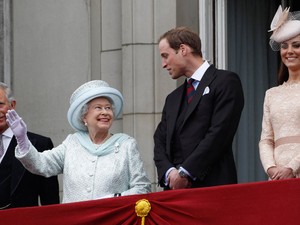 Szívszorító ok áll Katalin hercegné és Vilmos herceg döntése mögött: Erzsébet királynő miatt költöztek el