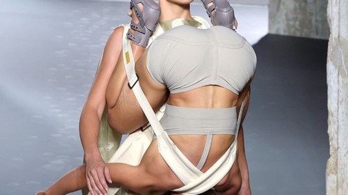 Betegebb dolgot nem láttunk még divatshow-n ennél