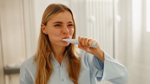 A fogorvos lezárta a vitát: elárulta, reggeli előtt vagy után kell fogat mosni