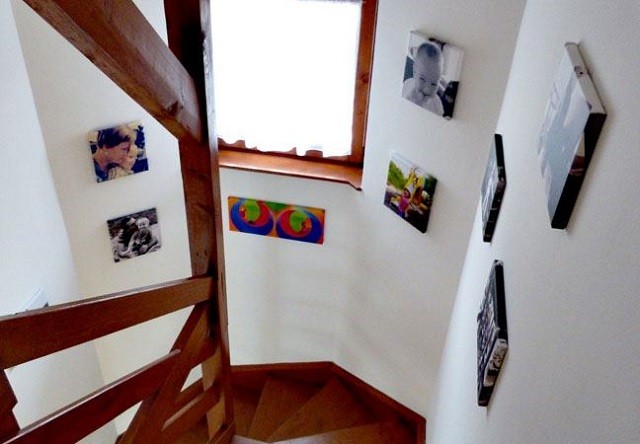 Amitől lakásod otthonná válik: vászonképekből készült családi fotófal