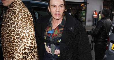 Galliano francia luxusmárka élén tér vissza?