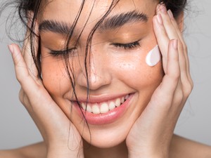 Könnyen lekopik az alapozó az arcodról? Akkor ezeket használd sminkelés előtt