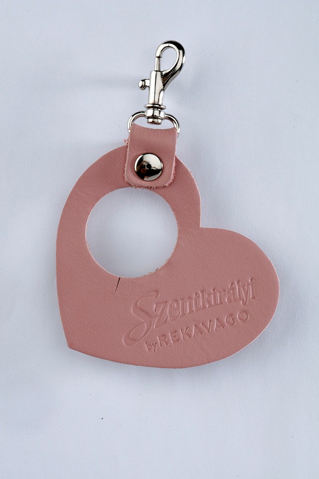 Magyarország egyik legismertebb divattervezője kiegészítőt tervez a Szentkirályinak!