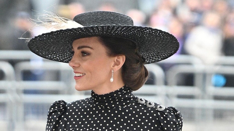 Katalin Diana hercegné stílusából inspirálódik, fantasztikus 80-as éveket idéző szettben