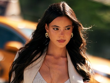 A „gloss hair” hajtrend, azaz a tükörfényű haj a nők legújabb kedvence: mutatjuk hozzá a legjobb eszközöket