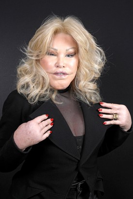Exkluzív portré Jocelyn Wildensteinről a párizsi „Chez Jordan de Luxe” című műsor felvétele során, 2024 októberében.