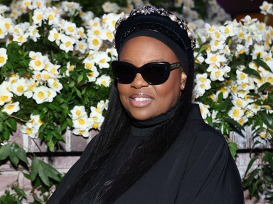 Csipkét, kristályt, latexet ragasztott a modellek arcára a nő, aki 16 éve sminkeli Palvin Barbarát