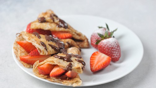 Indítsd az eperszezont ezzel a mennyei epres-Nutellás palacsintával!